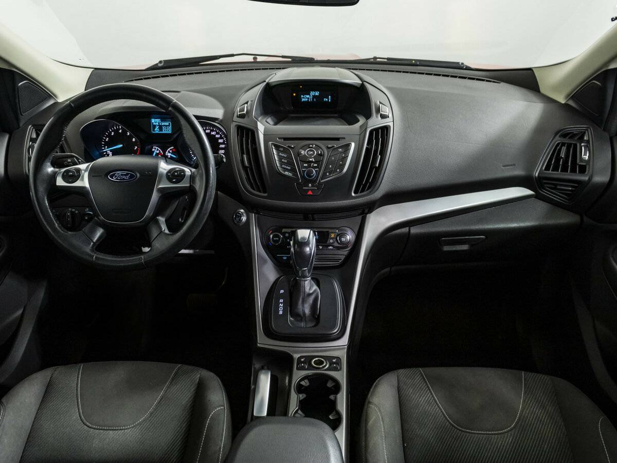 Ford Kuga с пробегом — 2015 год. Фото: #10