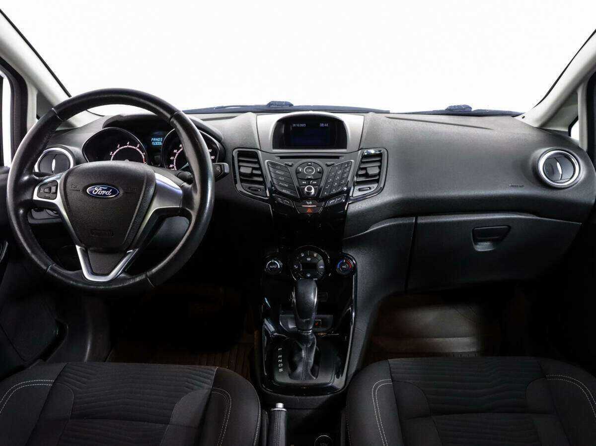 Ford Fiesta с пробегом — 2015 год. Фото: #9