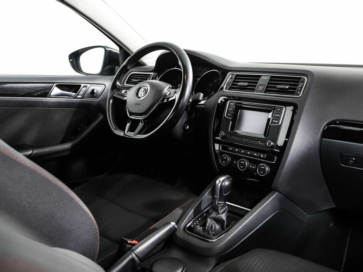 Volkswagen Jetta с пробегом — 2017 год. Фото: #8