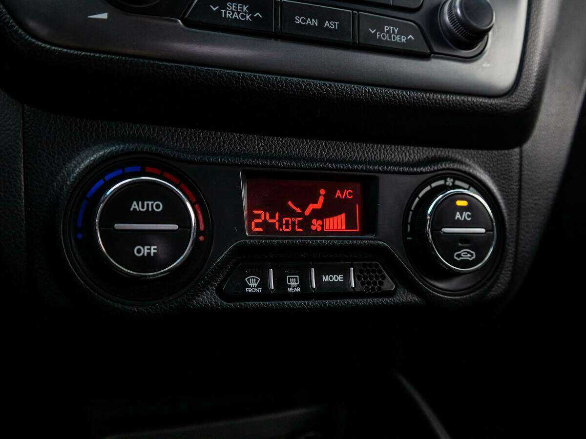 Kia Rio с пробегом — 2012 год. Фото: #16