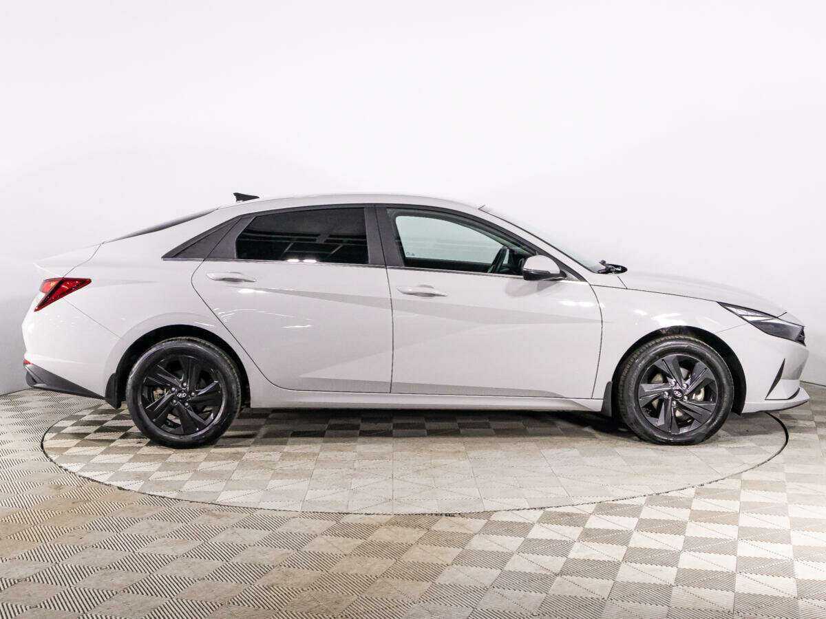 Hyundai Elantra с пробегом — 2021 год. Фото: #3