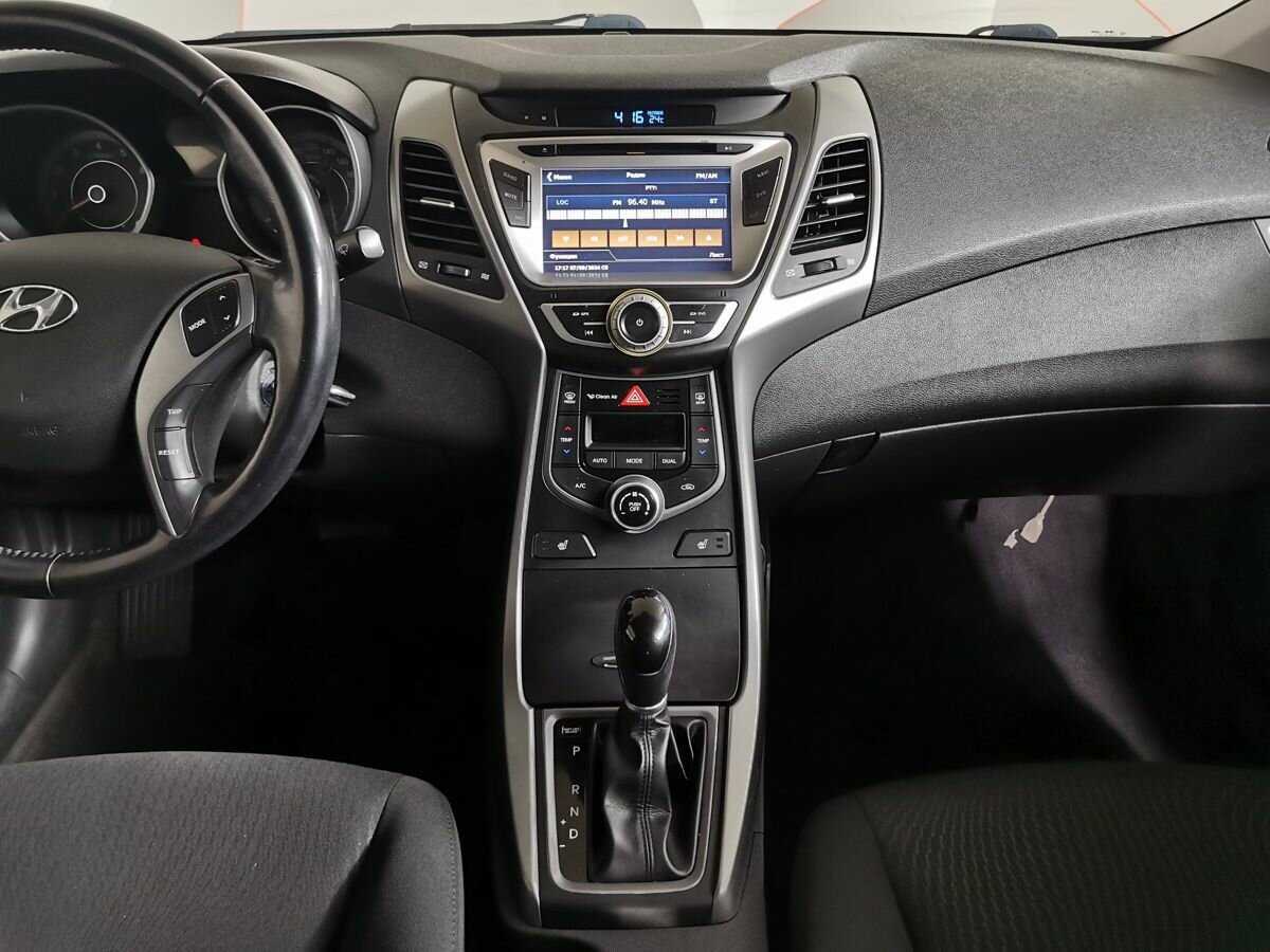 Hyundai Elantra с пробегом — 2015 год. Фото: #10