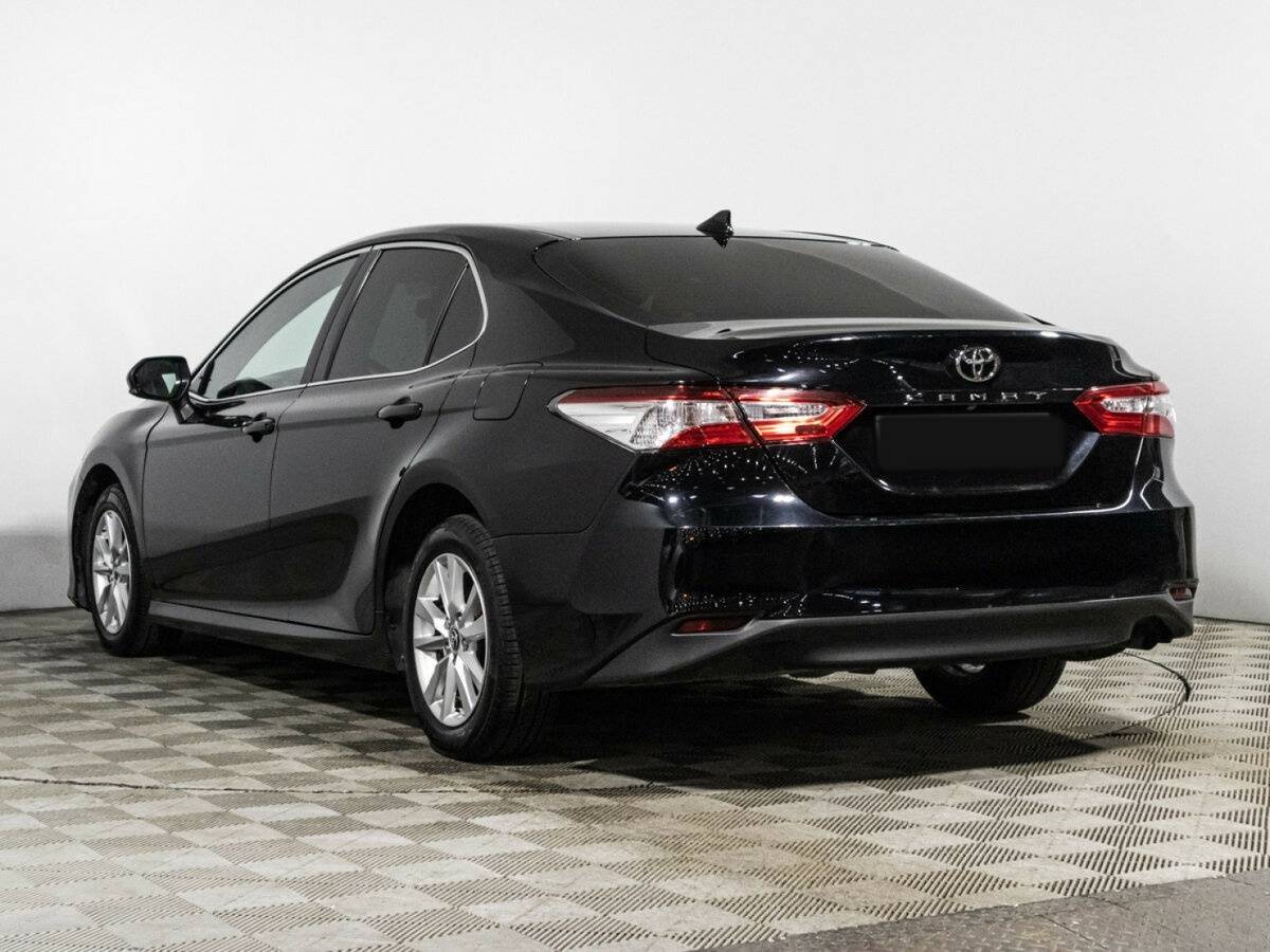 Toyota Camry с пробегом — 2018 год. Фото: #6