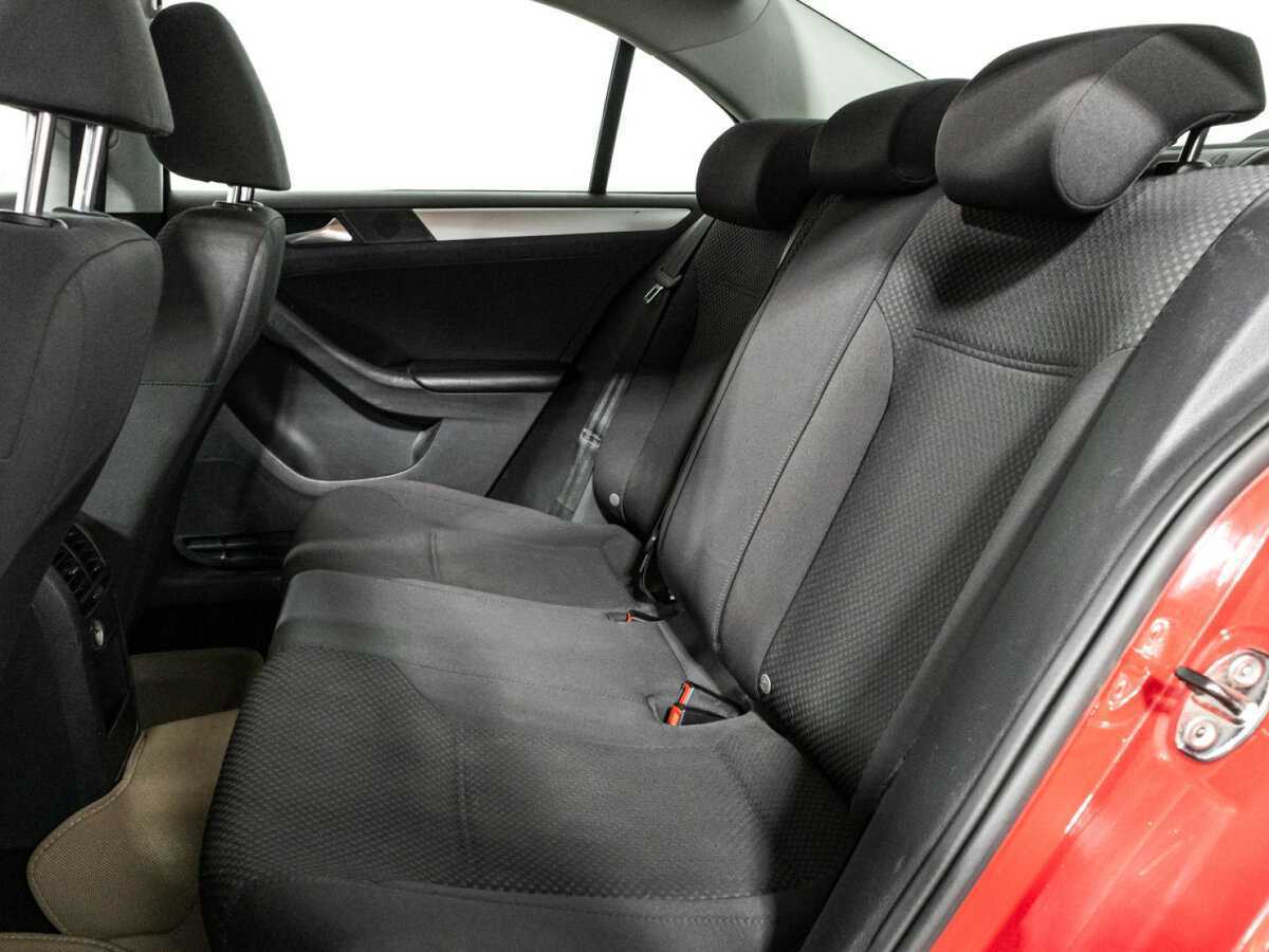 Volkswagen Jetta с пробегом — 2012 год. Фото: #9