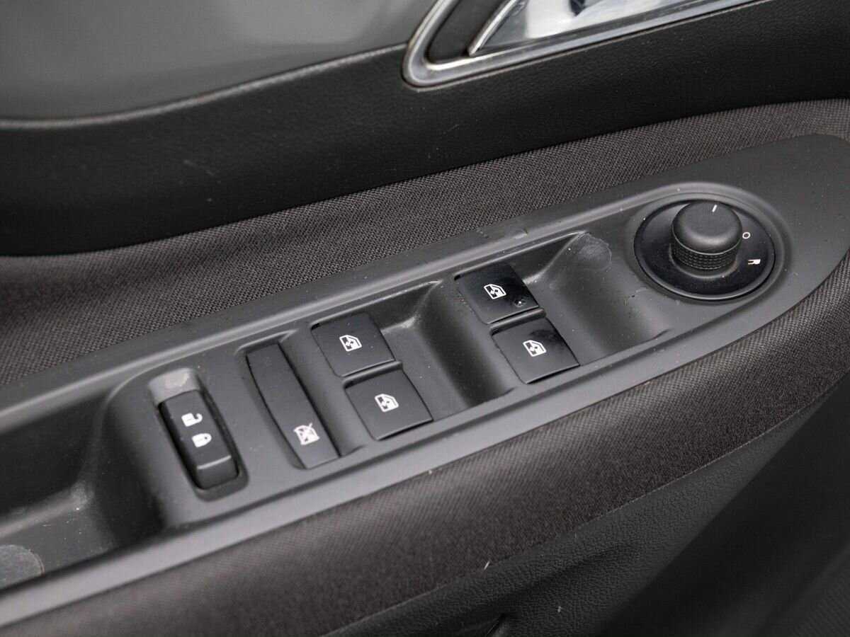 Opel Mokka с пробегом — 2013 год. Фото: #16