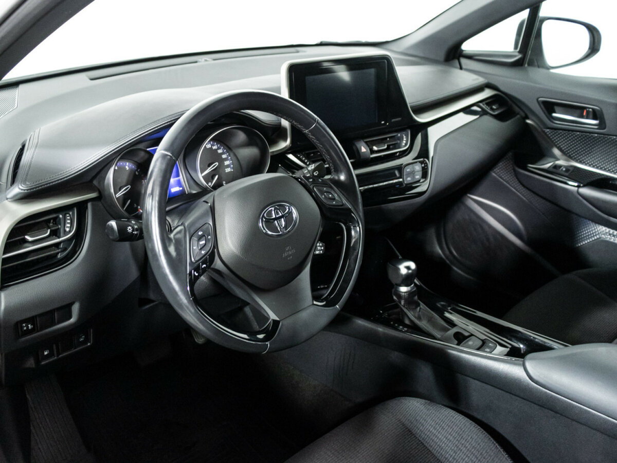 Toyota C-HR с пробегом — 2018 год. Фото: #10