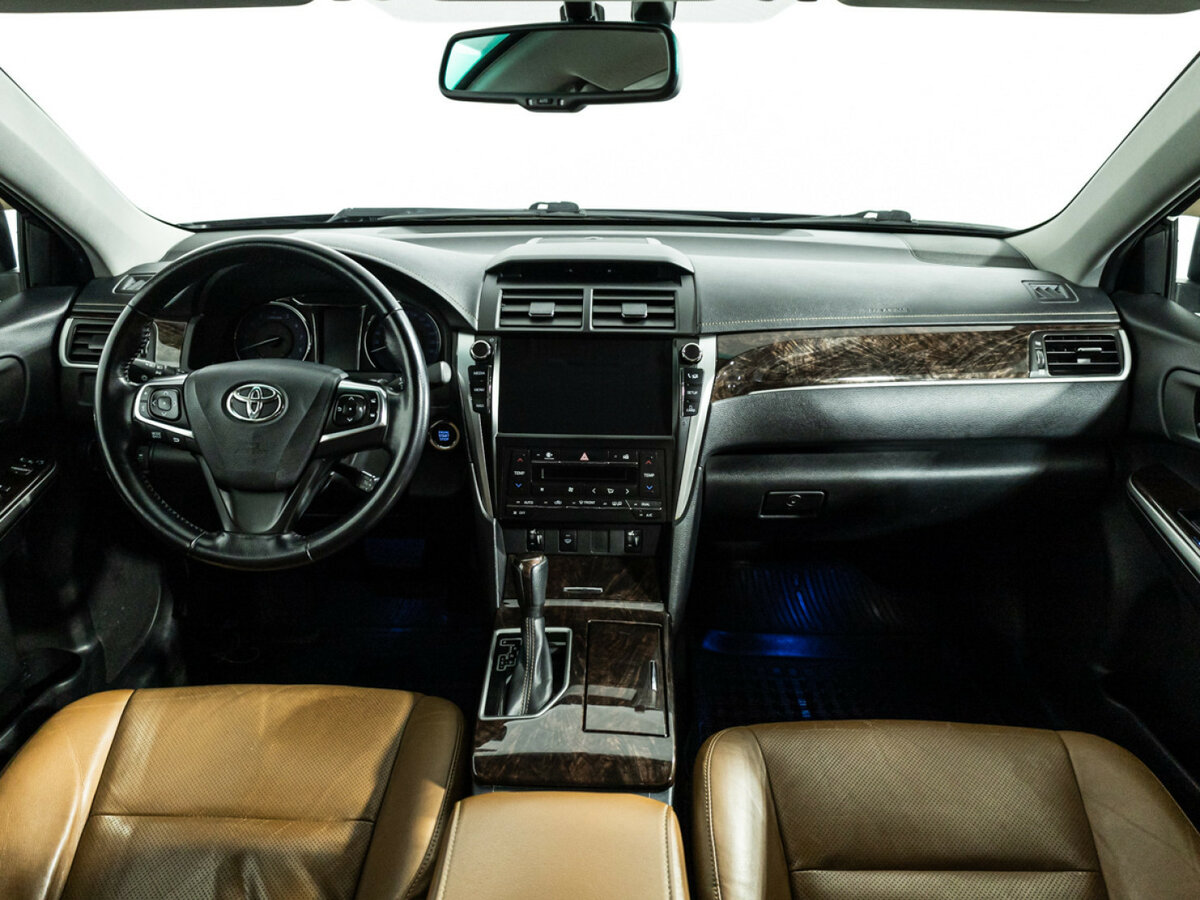 Toyota Camry с пробегом — 2016 год. Фото: #10