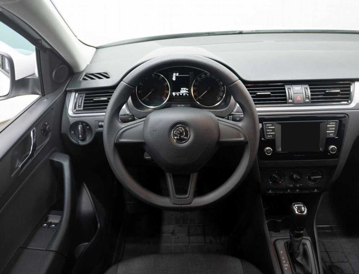Skoda Rapid с пробегом — 2017 год. Фото: #13