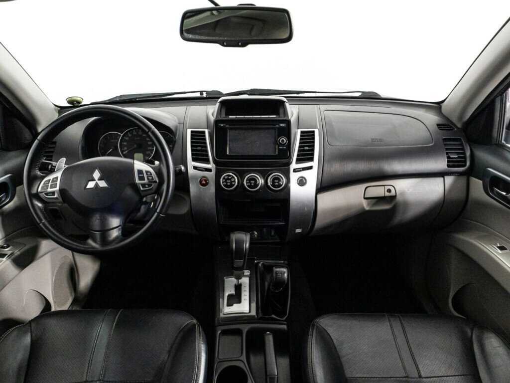Mitsubishi Pajero Sport с пробегом — 2014 год. Фото: #12
