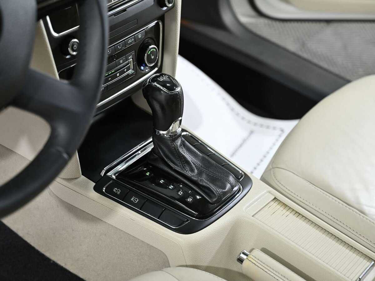 Skoda Superb с пробегом — 2013 год. Фото: #13