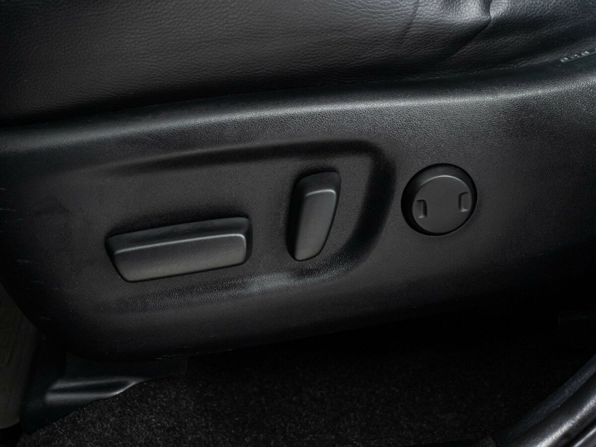 Toyota RAV4 с пробегом — 2016 год. Фото: #13