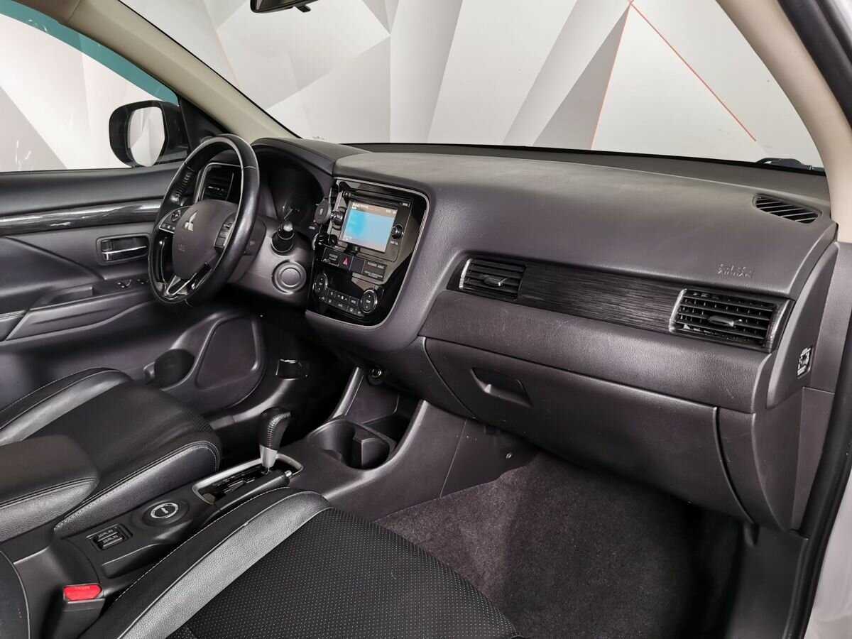 Mitsubishi Outlander с пробегом — 2016 год. Фото: #8