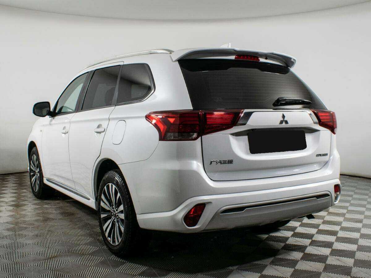 Mitsubishi Outlander с пробегом — 2022 год. Фото: #6