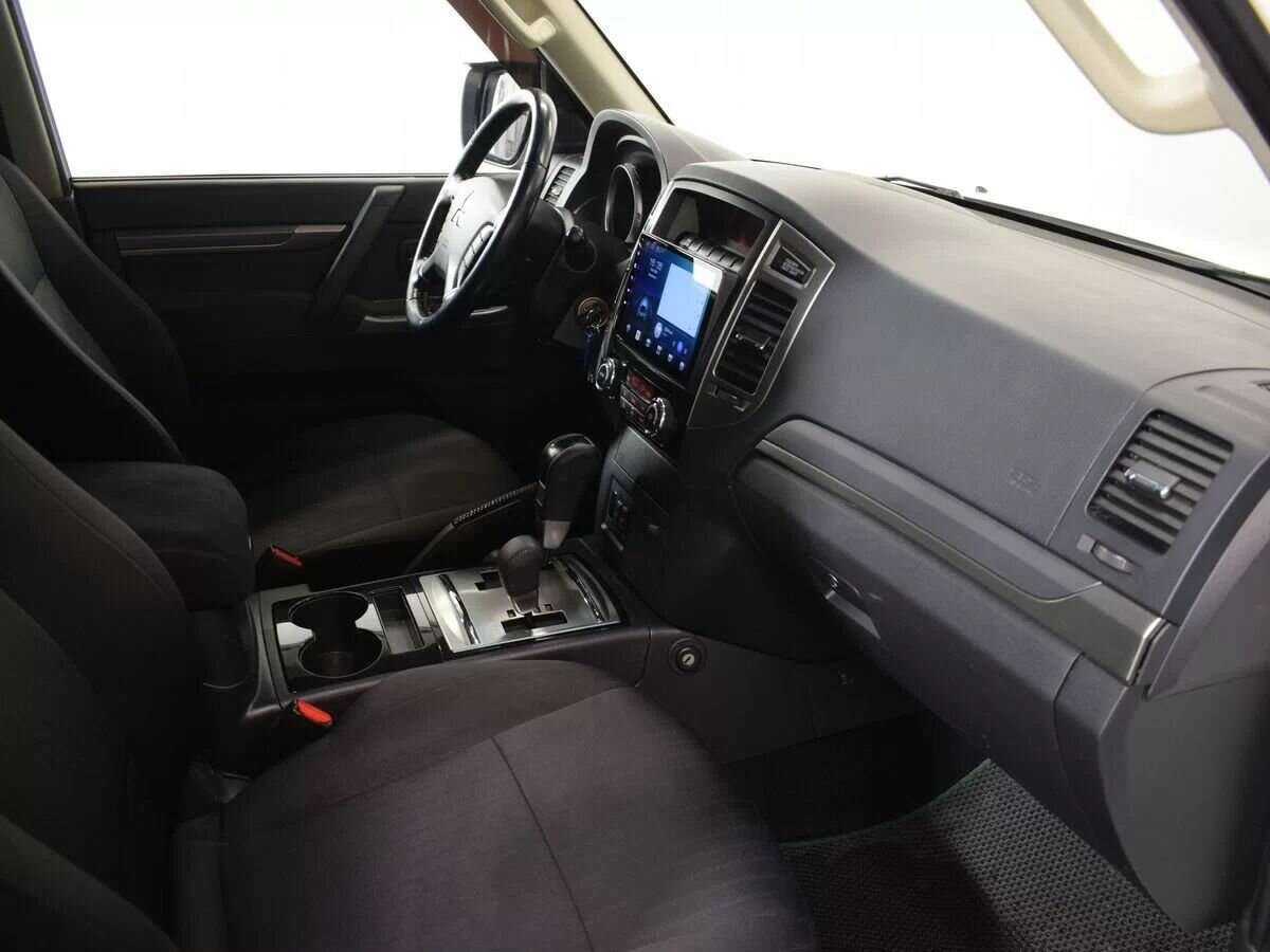 Mitsubishi Pajero с пробегом — 2015 год. Фото: #6