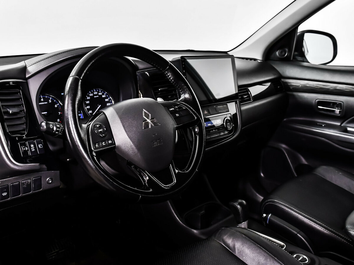 Mitsubishi Outlander с пробегом — 2016 год. Фото: #9