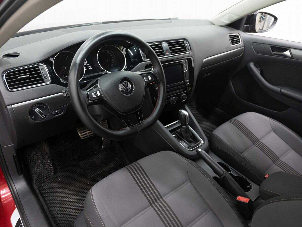 Volkswagen Jetta с пробегом — 2016 год. Фото: #6