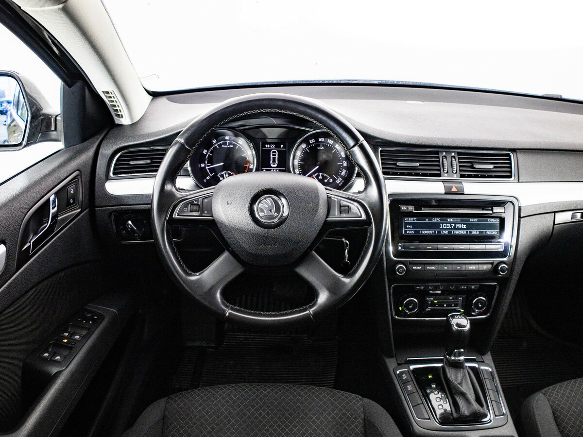 Skoda Superb с пробегом — 2014 год. Фото: #7