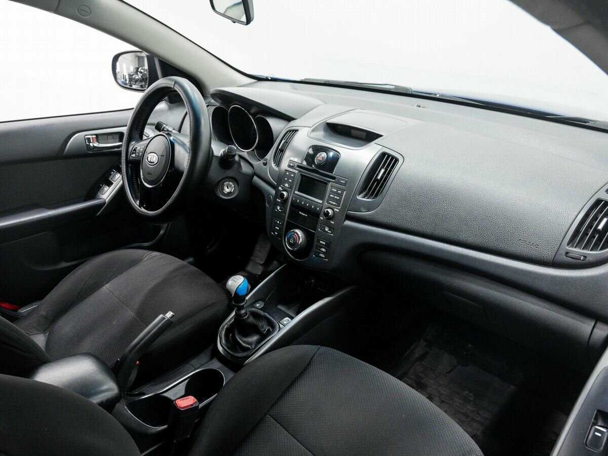 Kia Cerato с пробегом — 2012 год. Фото: #6