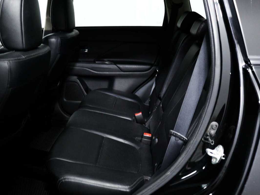 Mitsubishi Outlander с пробегом — 2013 год. Фото: #11
