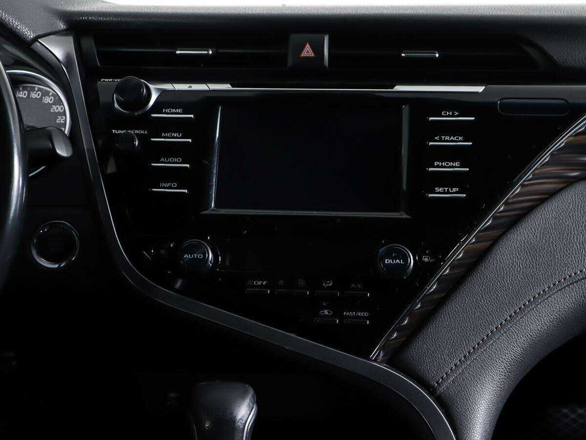 Toyota Camry с пробегом — 2018 год. Фото: #11