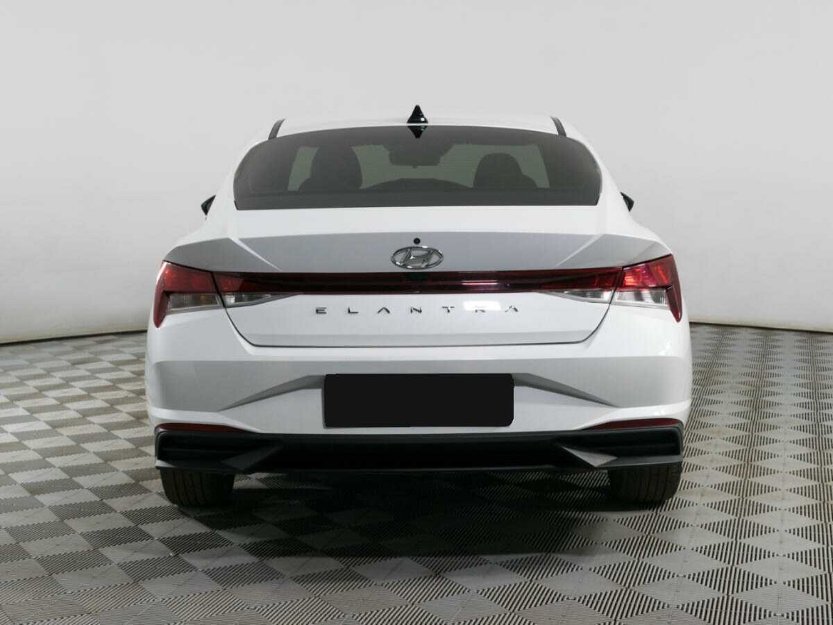 Hyundai Elantra с пробегом — 2021 год. Фото: #5