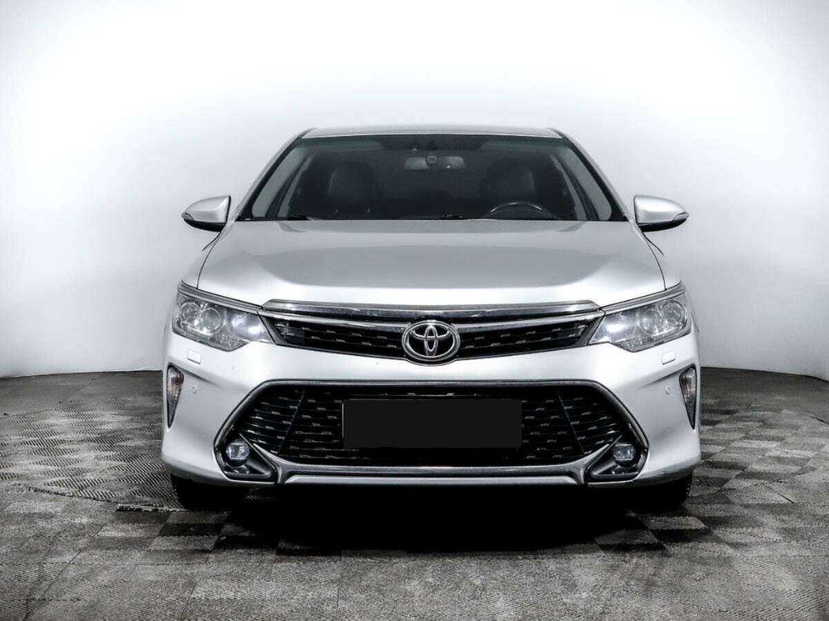 Toyota Camry с пробегом — 2018 год. Фото: #1