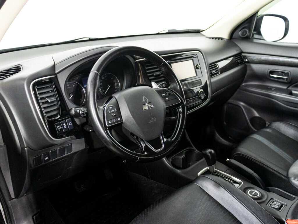 Mitsubishi Outlander с пробегом — 2016 год. Фото: #10