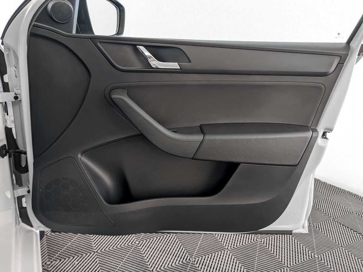 Skoda Rapid с пробегом — 2017 год. Фото: #21