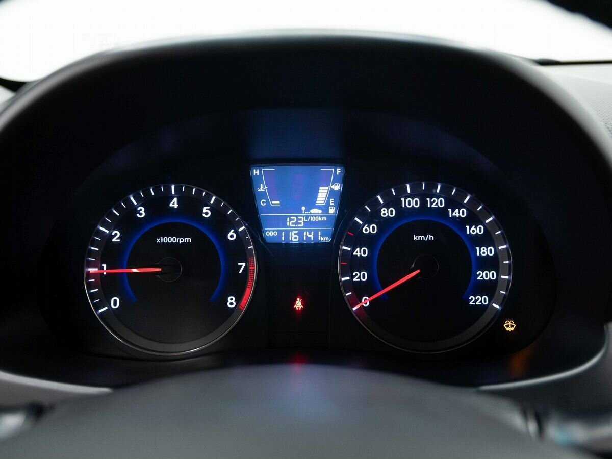 Hyundai Solaris с пробегом — 2013 год. Фото: #17