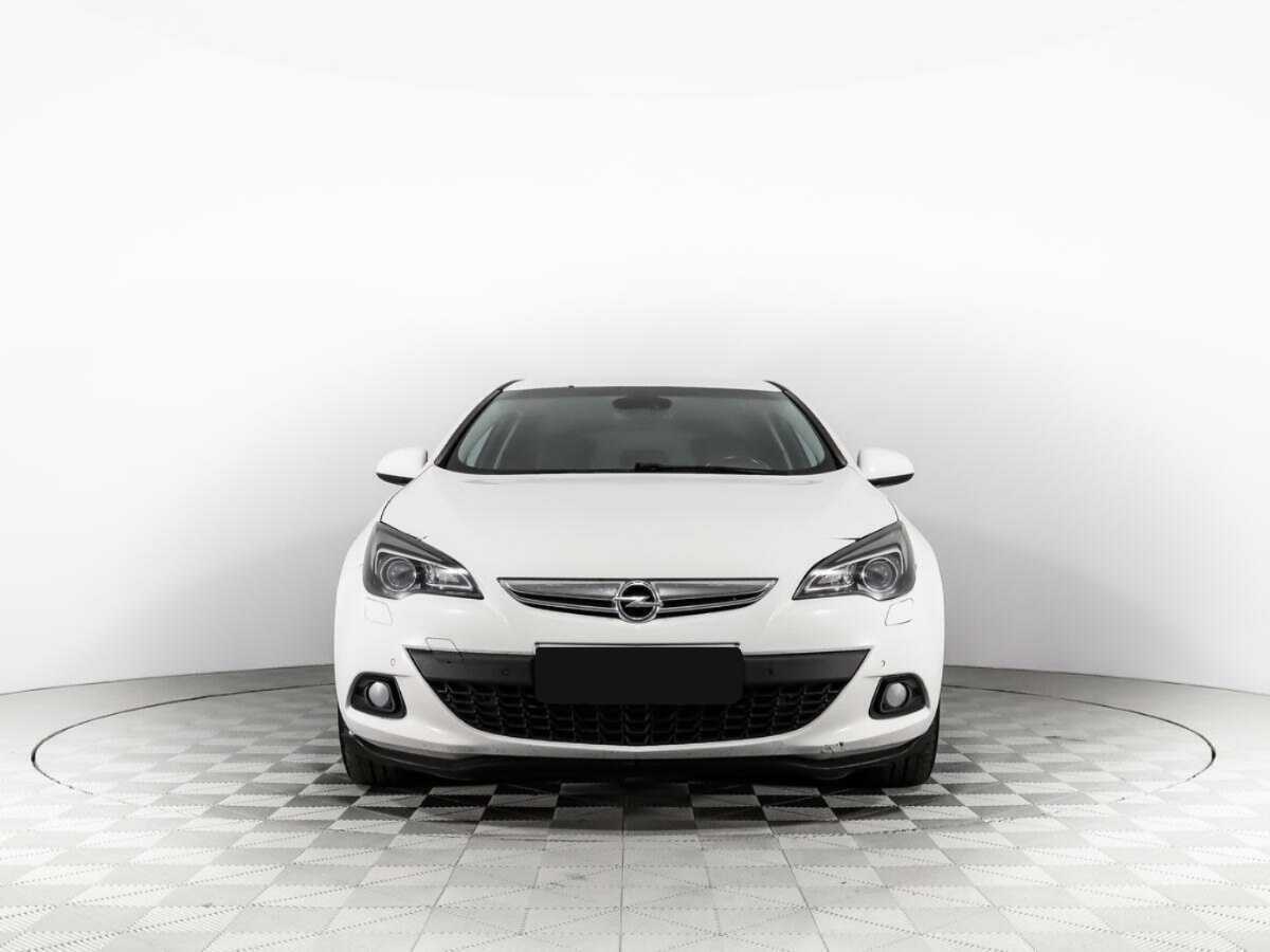 Opel Astra с пробегом — 2012 год. Фото: #1