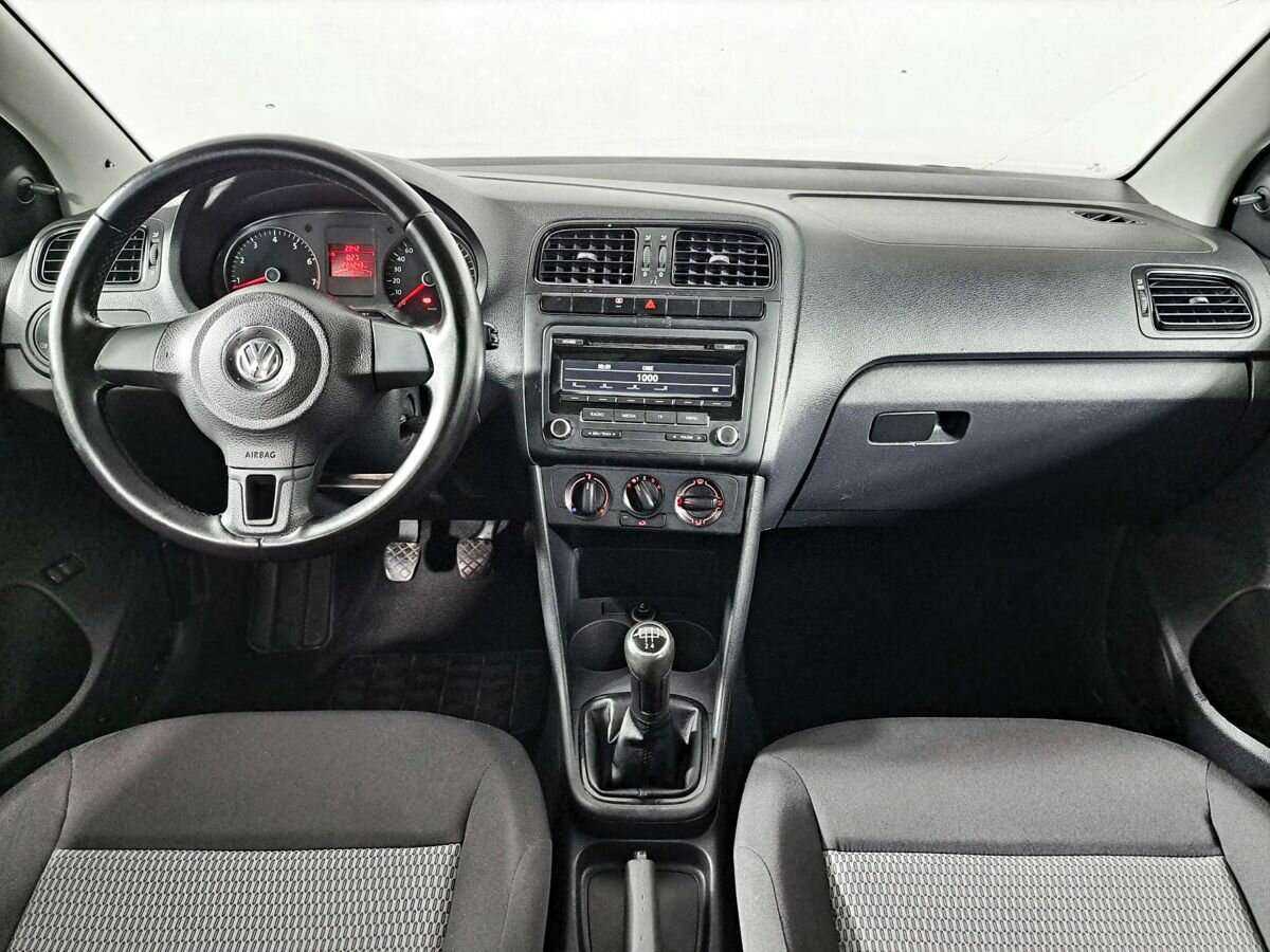 Volkswagen Polo с пробегом — 2012 год. Фото: #13
