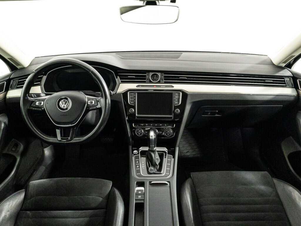 Volkswagen Passat с пробегом — 2016 год. Фото: #12