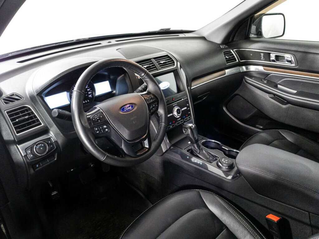 Ford Explorer с пробегом — 2018 год. Фото: #10