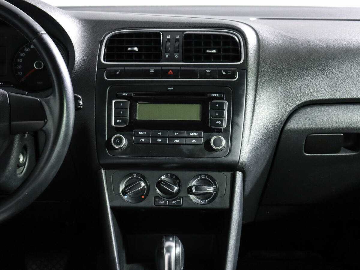 Volkswagen Polo с пробегом — 2012 год. Фото: #12