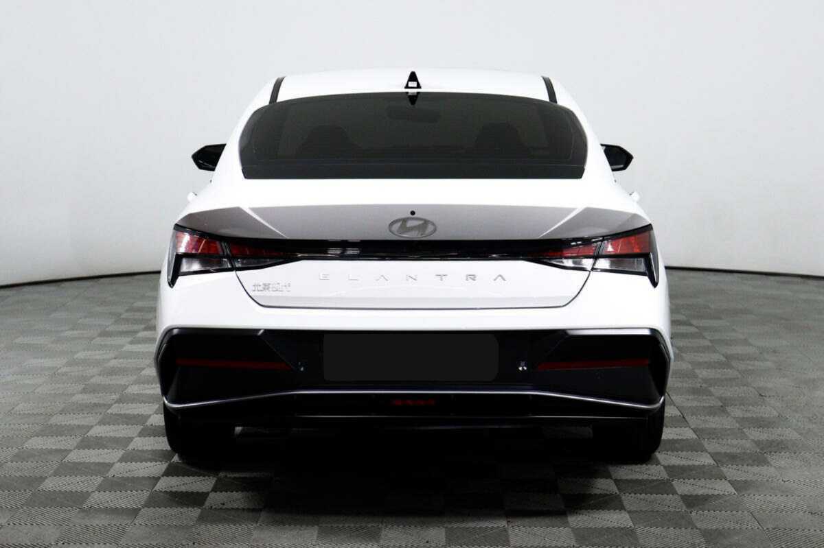 Hyundai Elantra с пробегом — 2023 год. Фото: #5