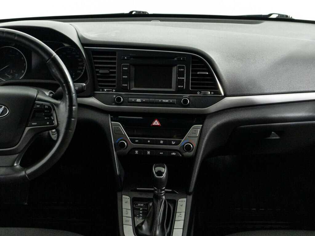 Hyundai Elantra с пробегом — 2018 год. Фото: #13