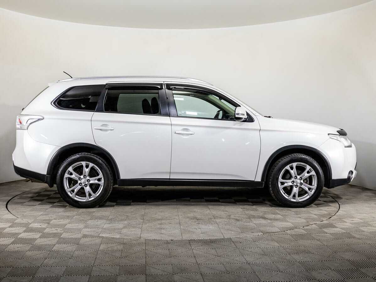 Mitsubishi Outlander с пробегом — 2014 год. Фото: #3