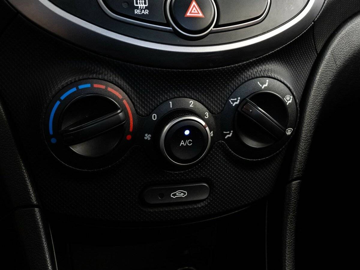 Hyundai Solaris с пробегом — 2016 год. Фото: #10