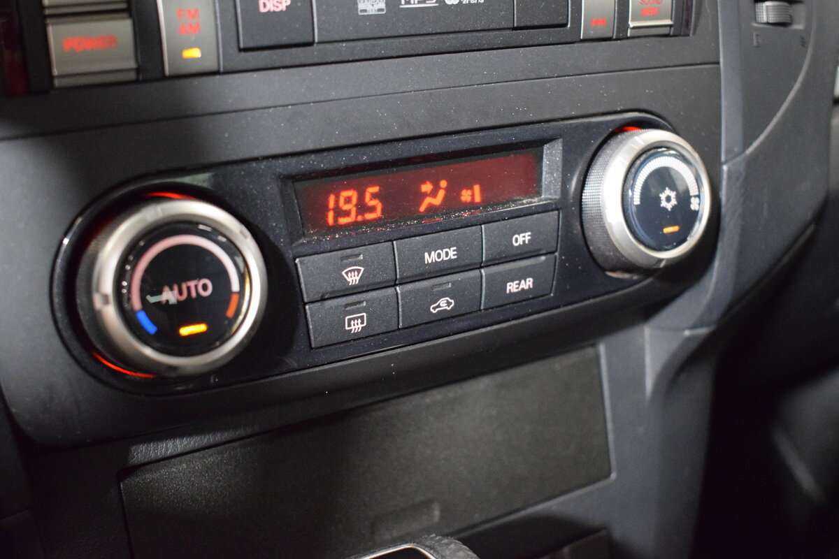 Mitsubishi Pajero с пробегом — 2014 год. Фото: #18