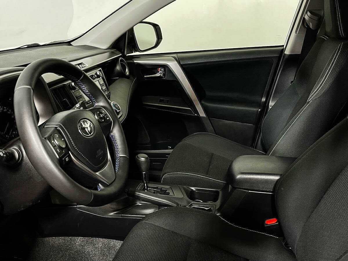 Toyota RAV4 с пробегом — 2016 год. Фото: #10