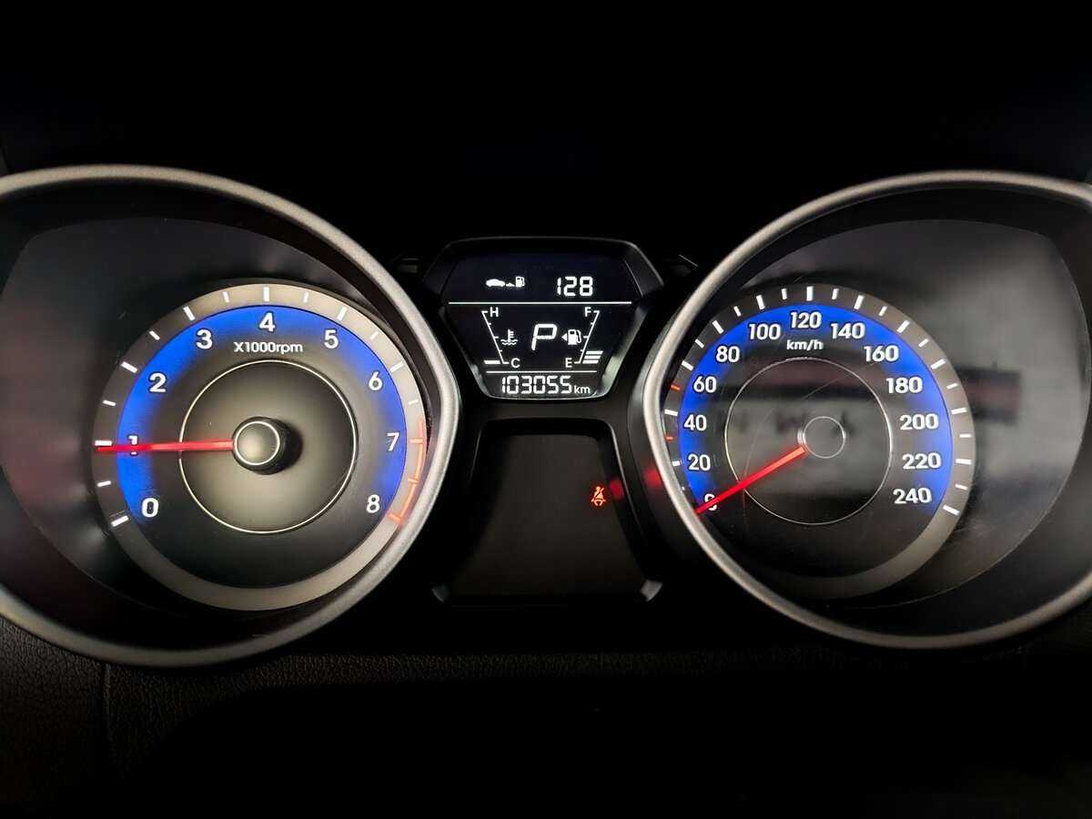 Hyundai Elantra с пробегом — 2014 год. Фото: #10
