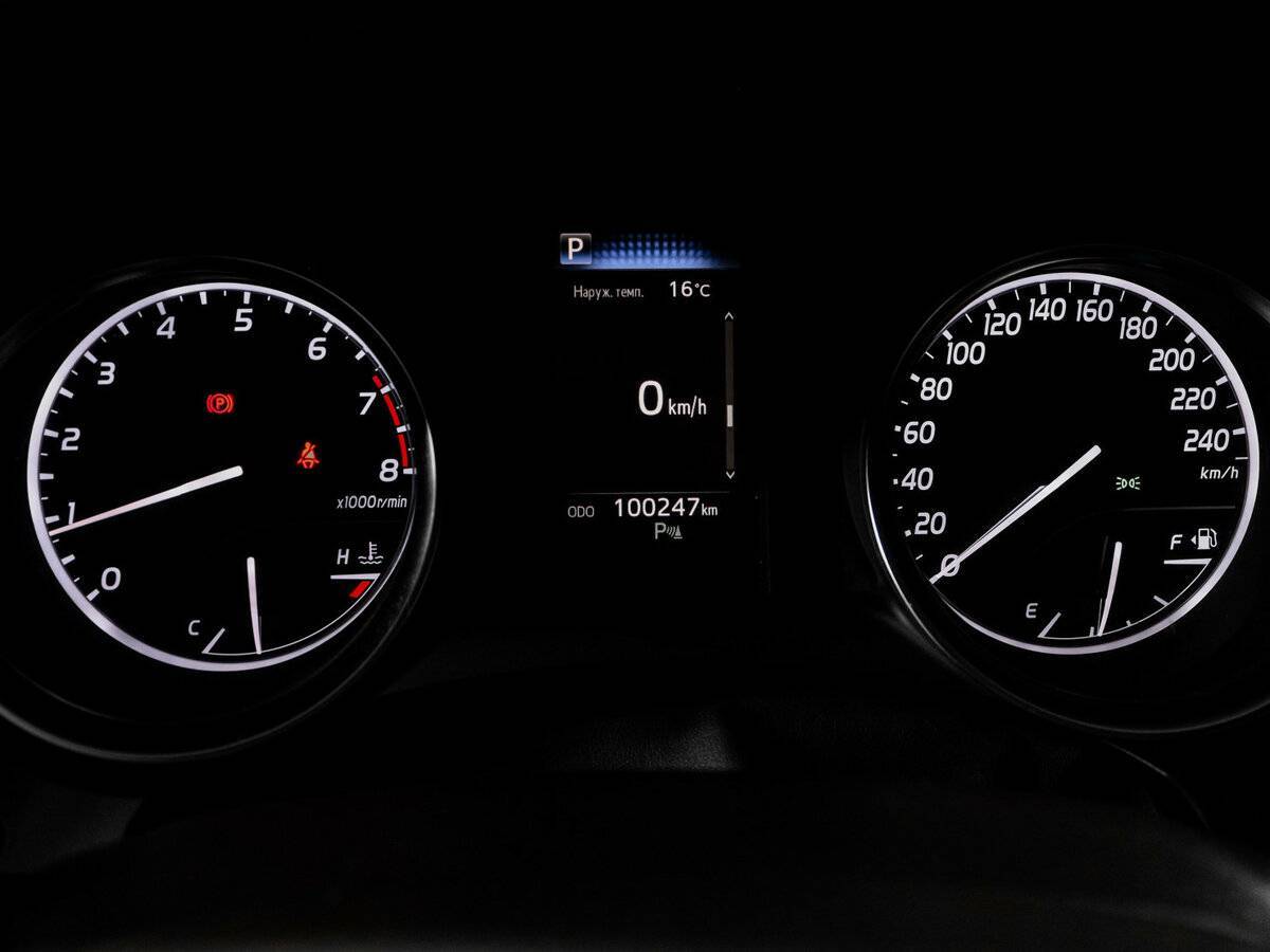 Toyota Camry с пробегом — 2018 год. Фото: #10