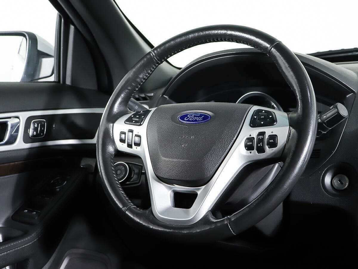 Ford Explorer с пробегом — 2013 год. Фото: #15