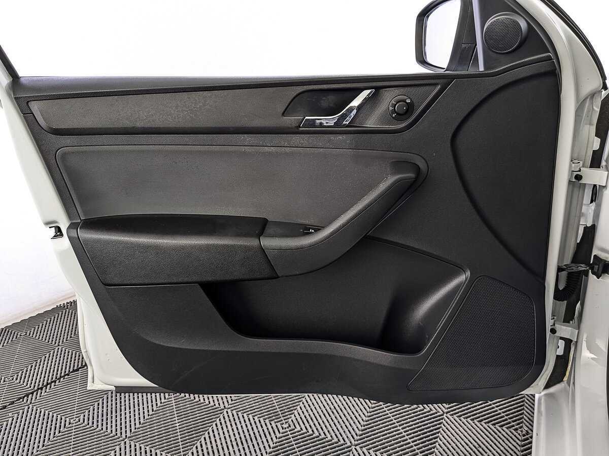 Skoda Rapid с пробегом — 2017 год. Фото: #18