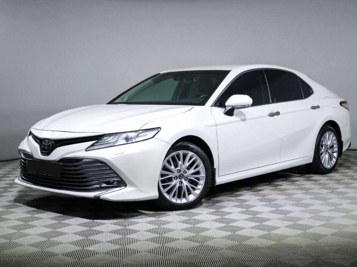 Toyota Camry с пробегом — 2018 год. Посмотреть фото