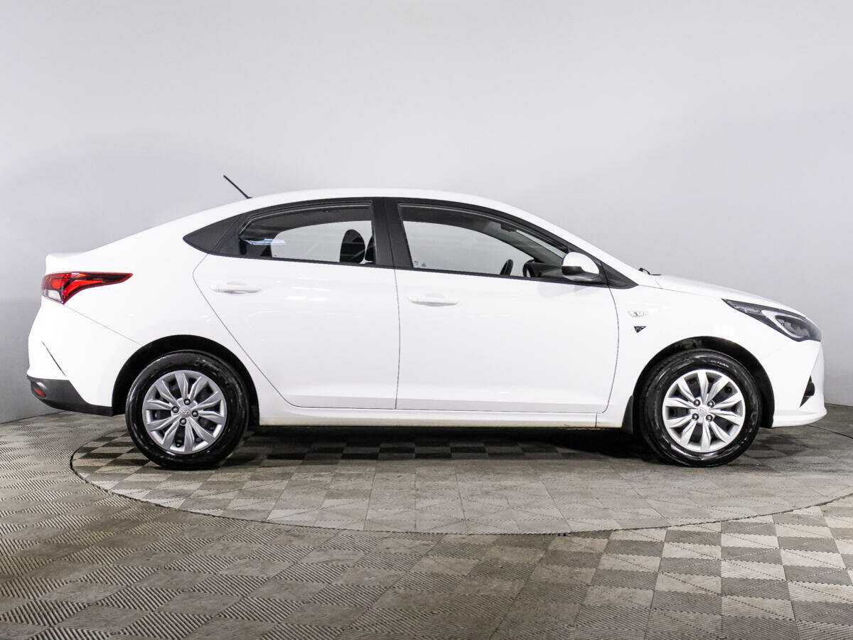 Hyundai Solaris с пробегом — 2021 год. Фото: #3