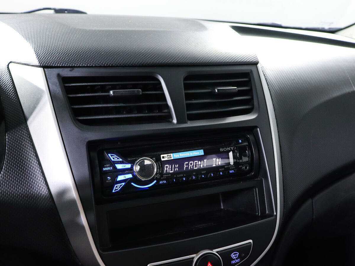 Hyundai Solaris с пробегом — 2013 год. Фото: #14