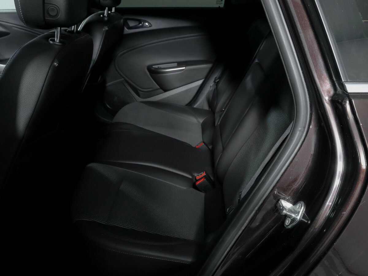 Opel Astra с пробегом — 2012 год. Фото: #7