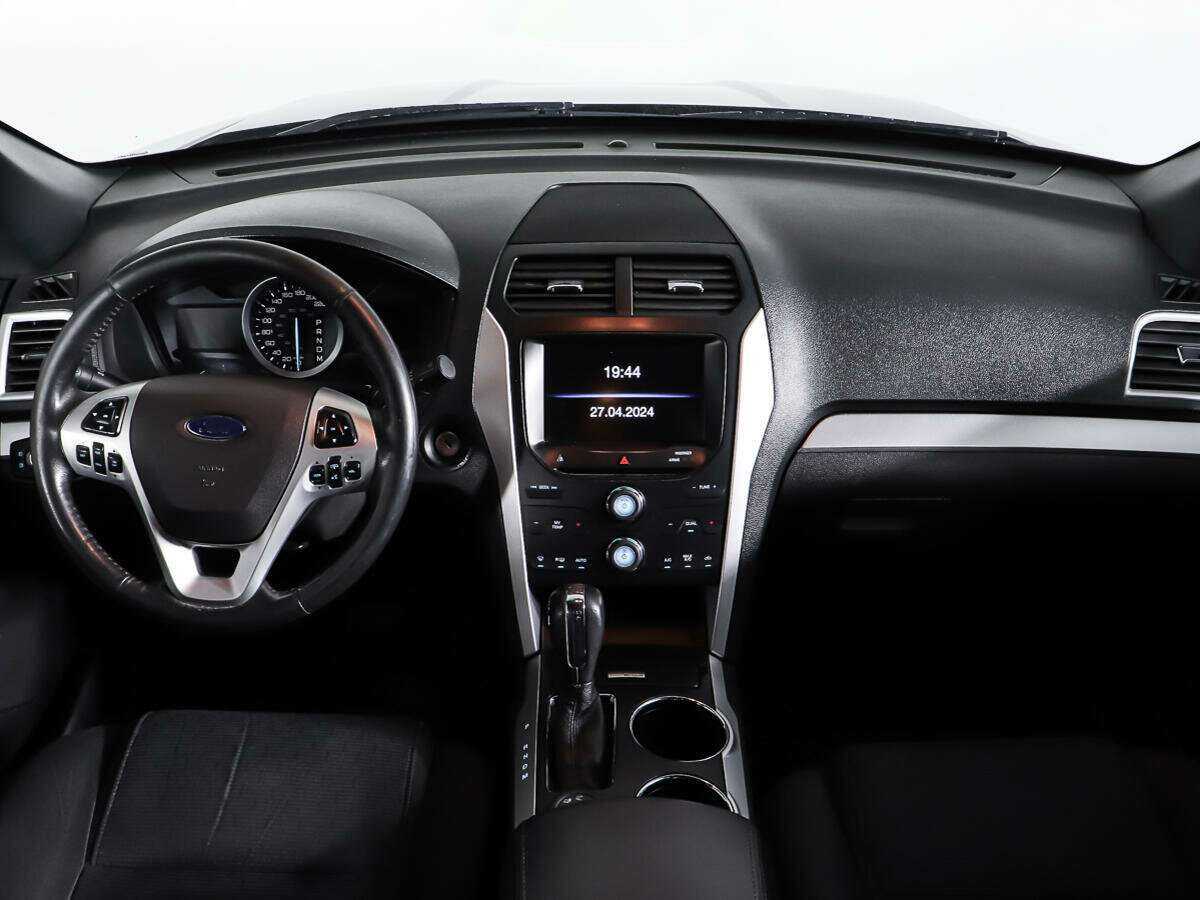 Ford Explorer с пробегом — 2013 год. Фото: #10