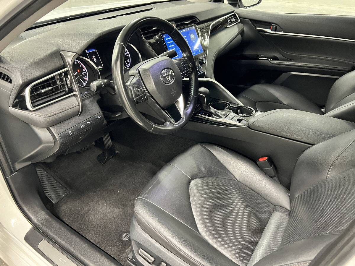 Toyota Camry с пробегом — 2018 год. Фото: #15